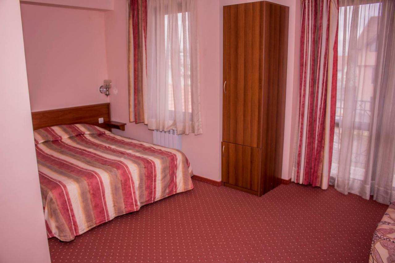 Стаи За Гости - Семейна Къща За Гости Ивел Bansko Exteriér fotografie